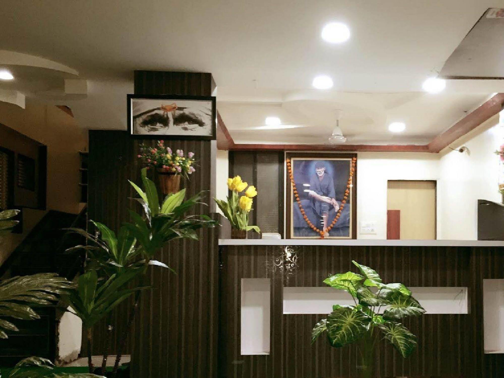 Hotel Disha Palace Shirdi Exterior foto