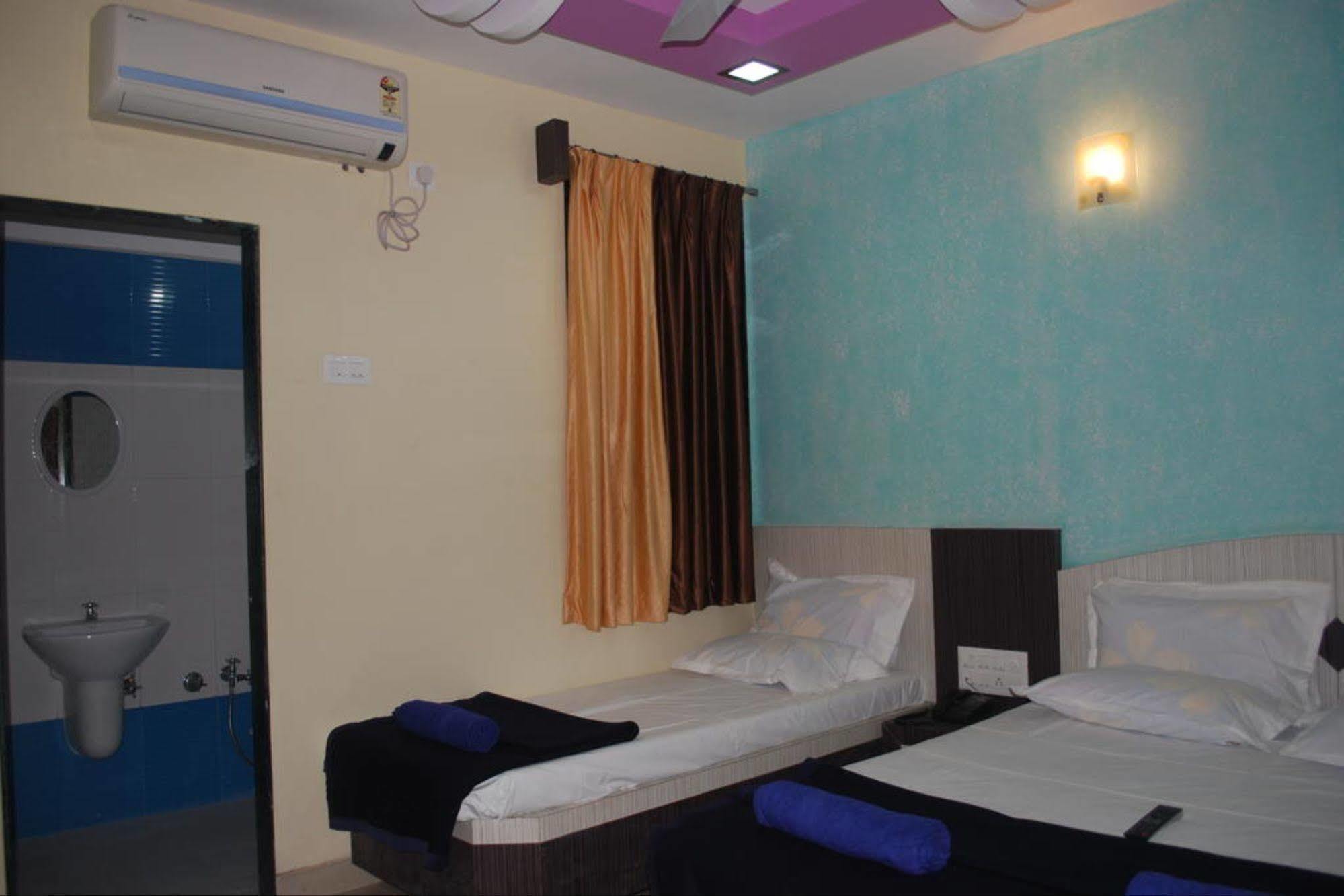 Hotel Disha Palace Shirdi Exterior foto