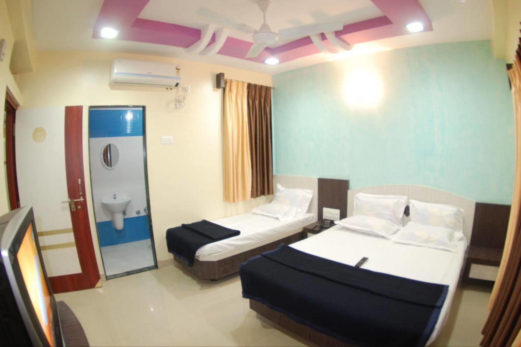 Hotel Disha Palace Shirdi Exterior foto