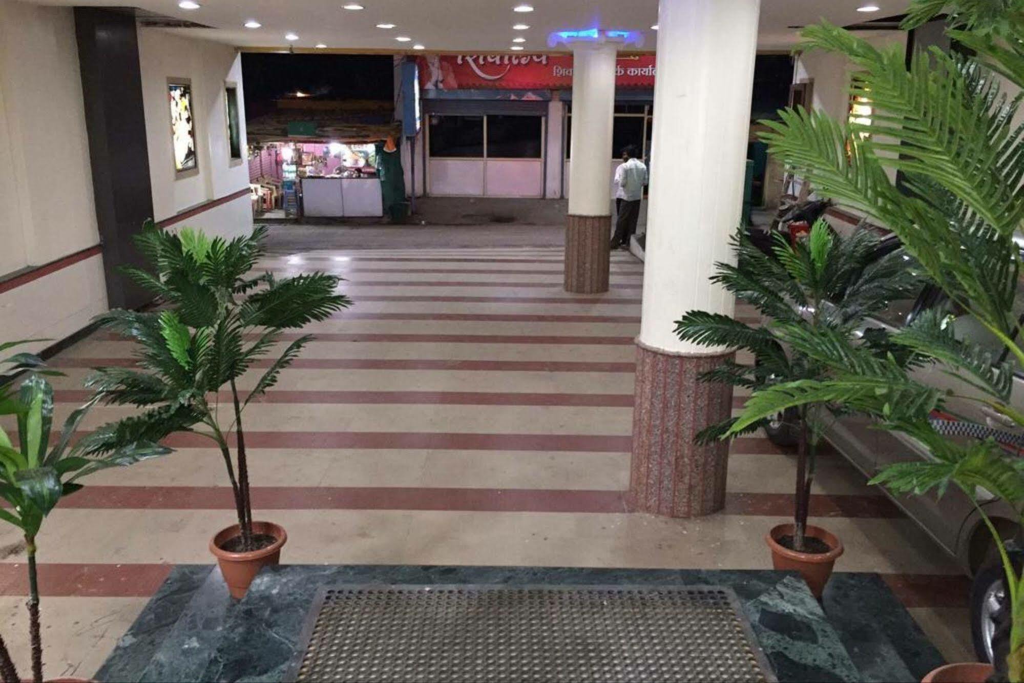 Hotel Disha Palace Shirdi Exterior foto